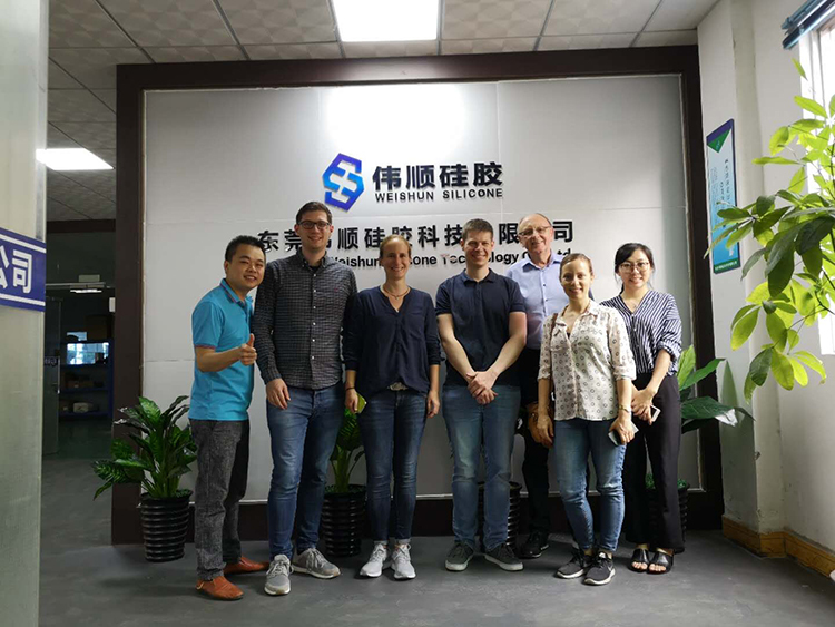 德國客戶來9I免费看片參觀洽談業務