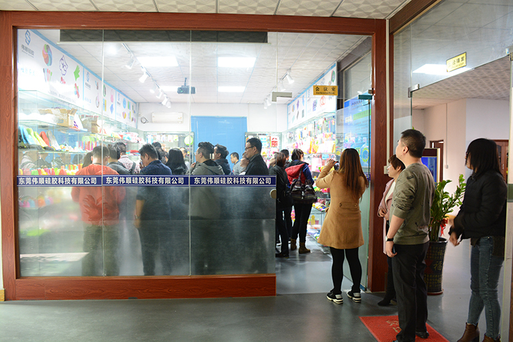 香港禮品協會成員單位近30人考察9I免费看片矽膠，2019年訂單不斷
